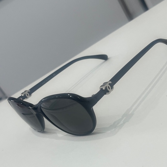 Vintage CHANEL Black Sunglasses - Picture 1 of 4